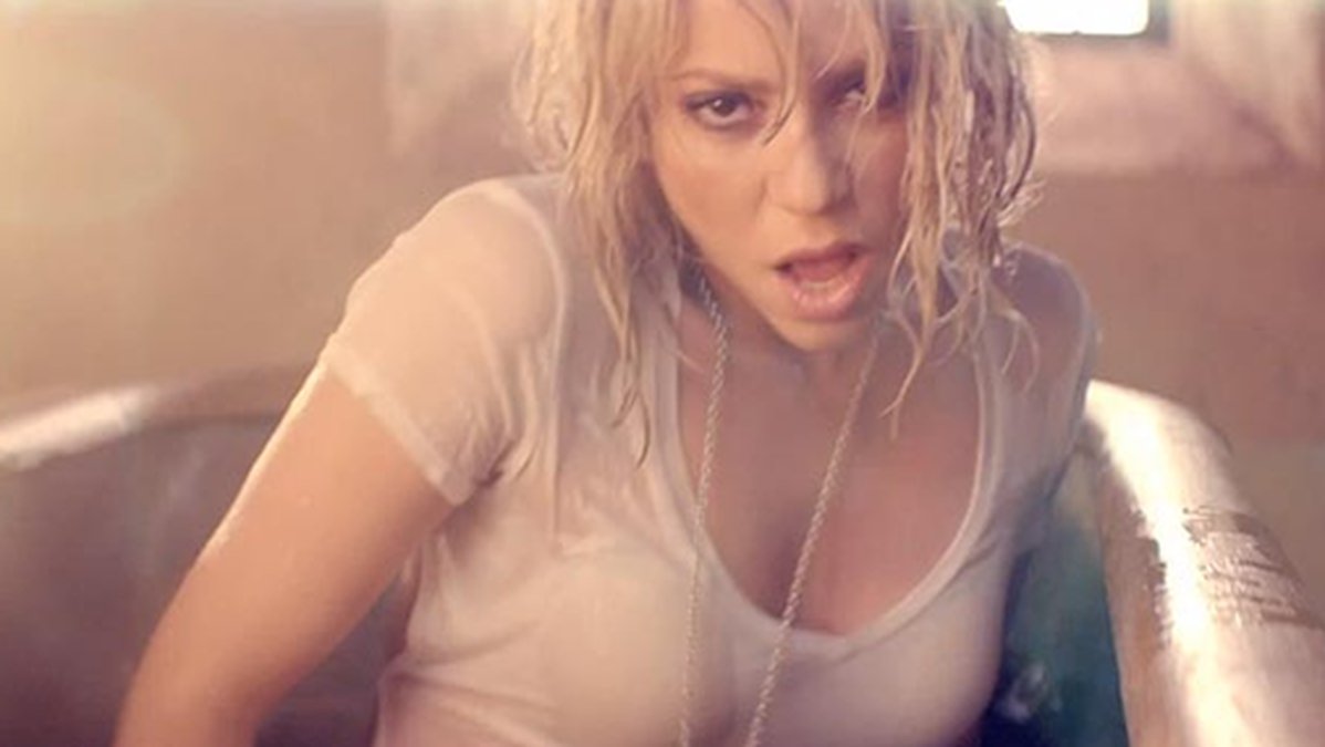 Shakira i videon till Addicted to you.